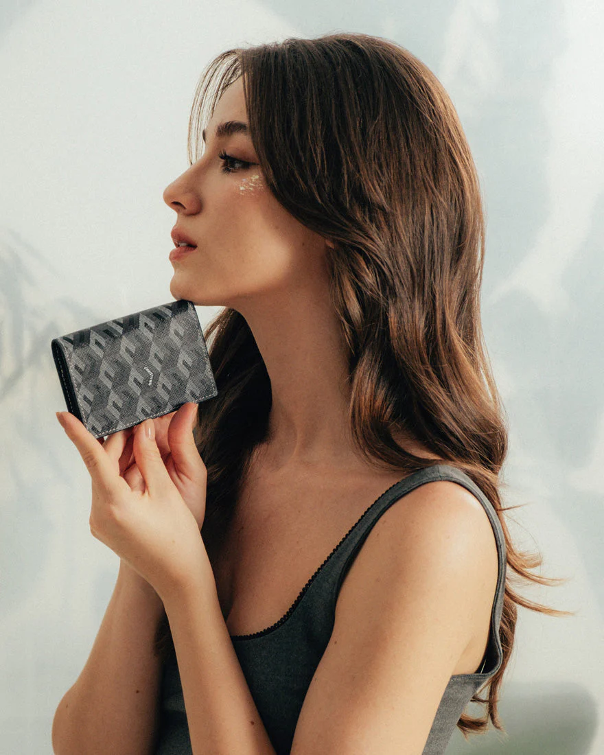 Rossi Bifold Cardholder - Image 8