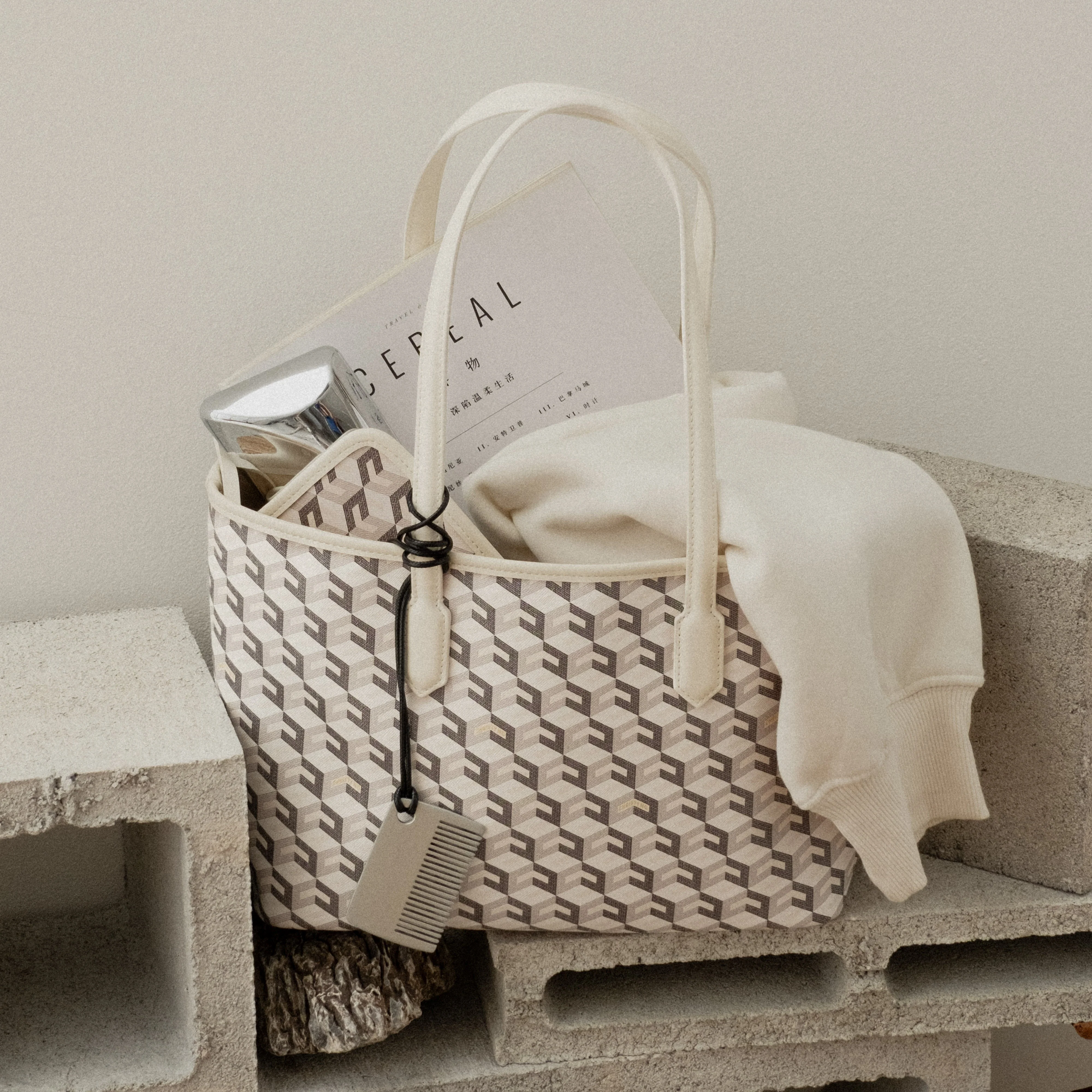 Russo Medium Tote Bag - Image 58